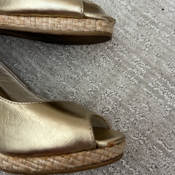 Lilly Pulitzer Kristen gold wedge size 7 - Picture 8 of 11